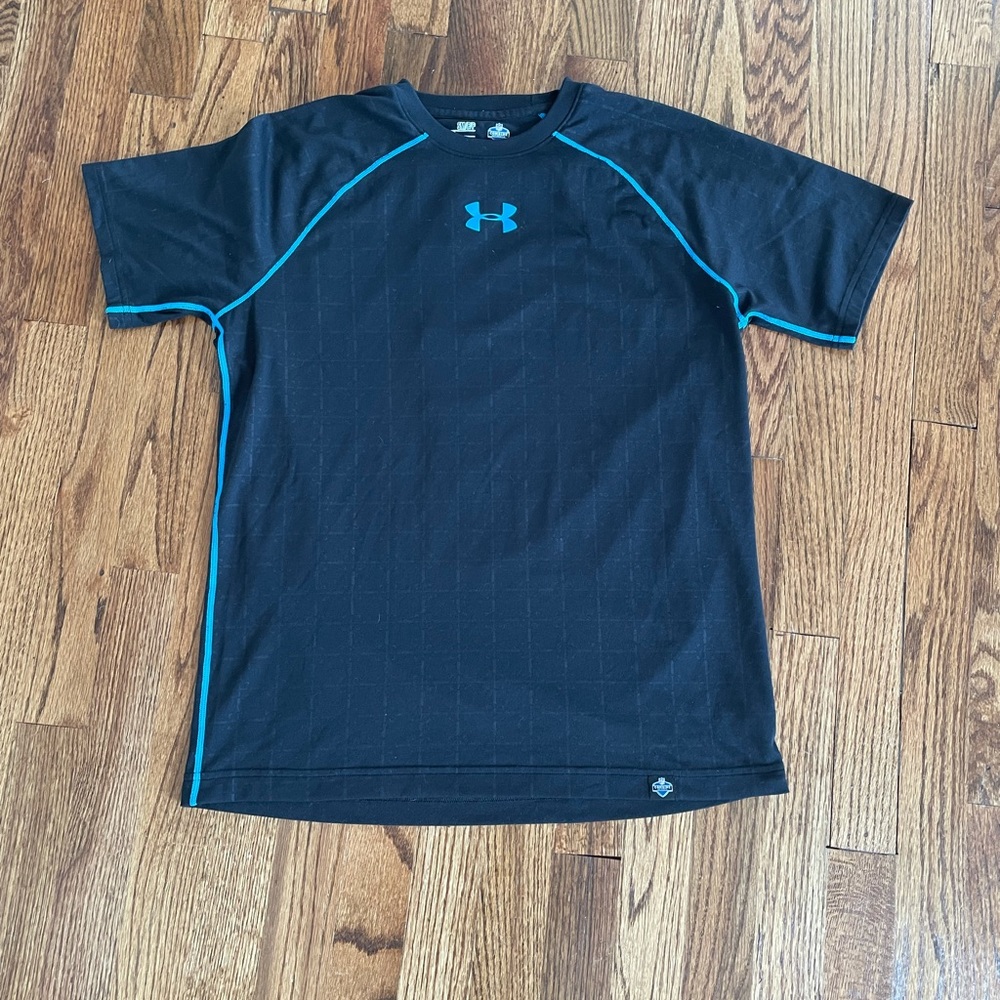 Men’s small under armour heat gear shirt
